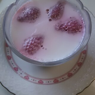 粉寒天で作る(^^)イチゴのミルクゼリー
